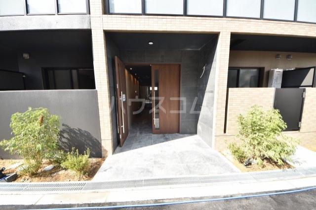 21/27 エントランス