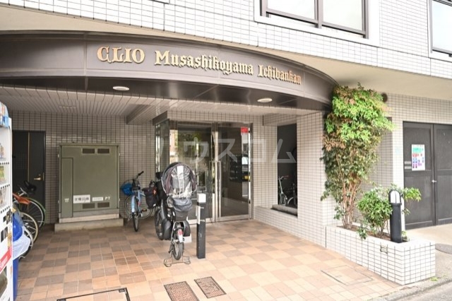 21/30 エントランス