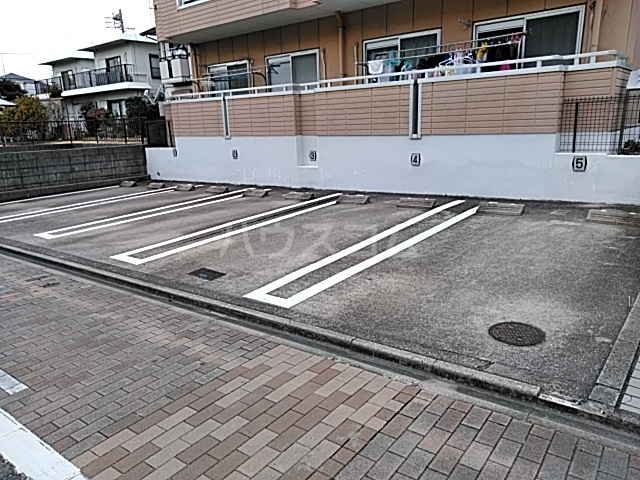 24/29 駐車場