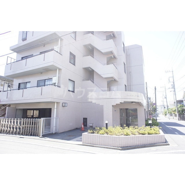 18/28 エントランス