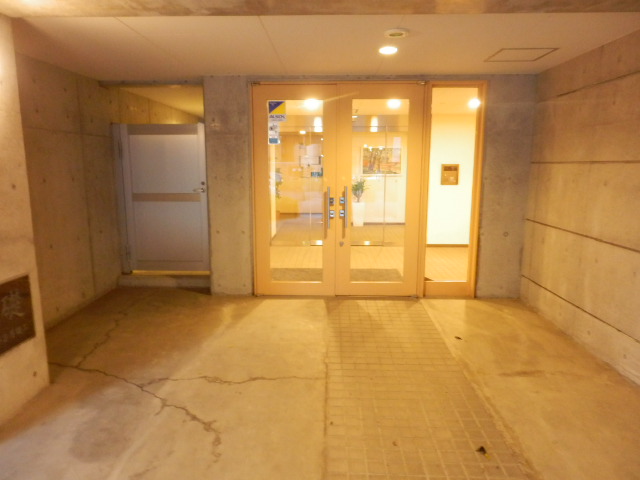 22/30 エントランス