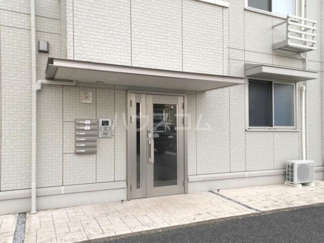 18/27 エントランス