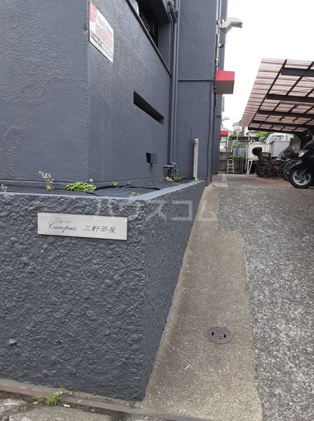 25/30 エントランス