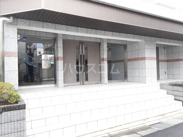 28/30 エントランス