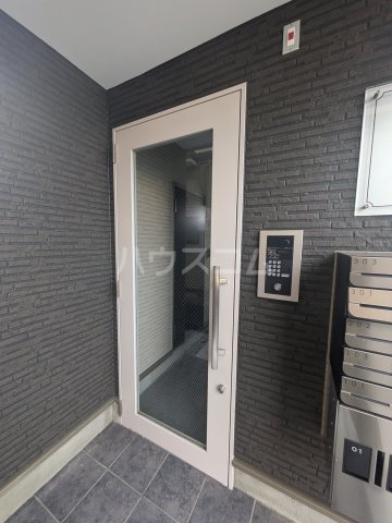 28/30 エントランス