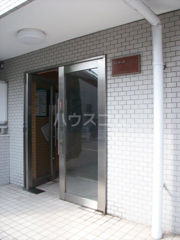 21/30 エントランス