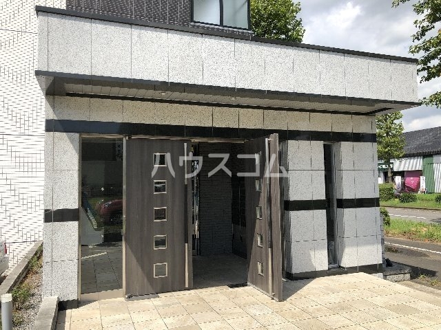 23/30 エントランス