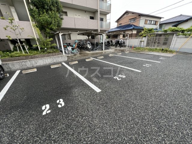 25/30 駐車場