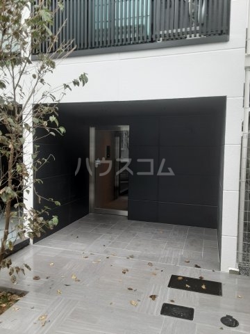 27/30 エントランス