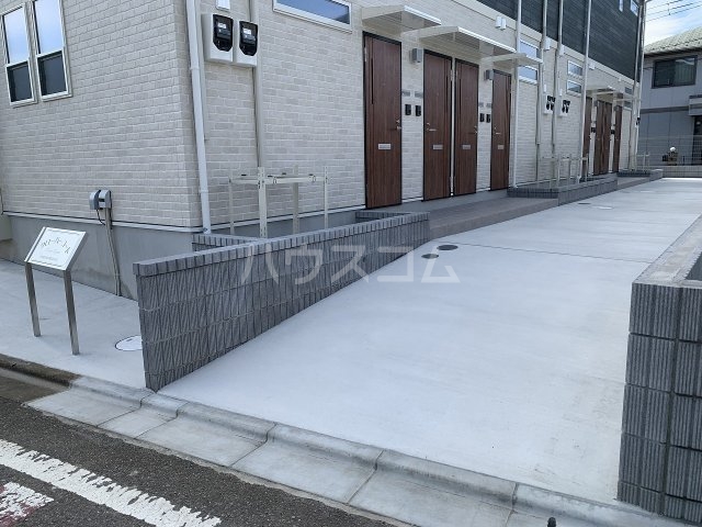 28/30 エントランス