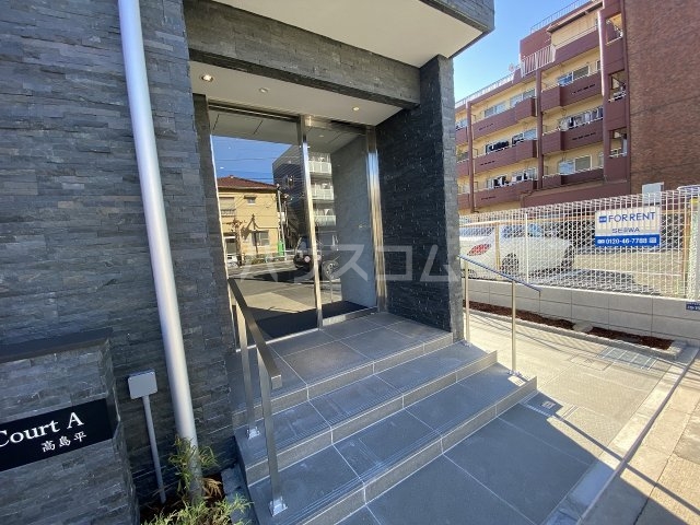 28/30 エントランス