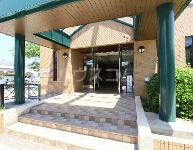 23/25 エントランス