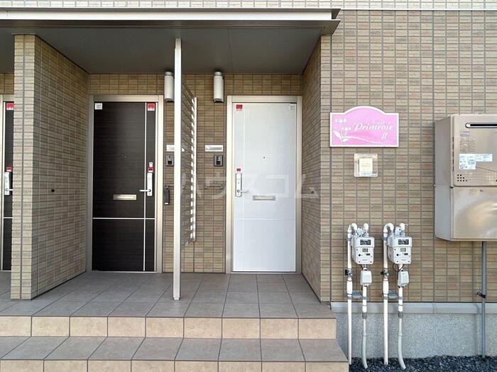 28/30 エントランス