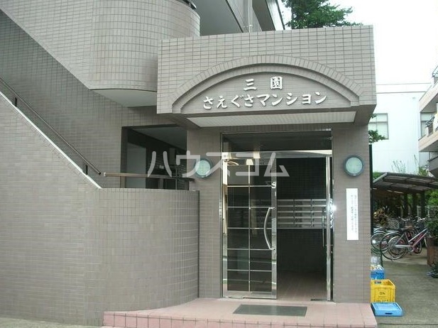 24/30 エントランス