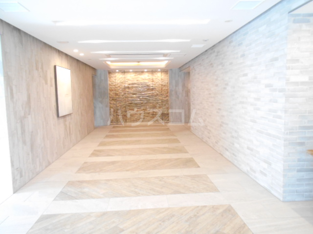 25/30 エントランス