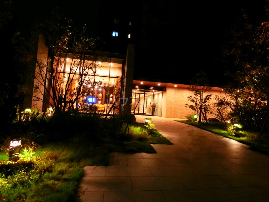 26/30 エントランス