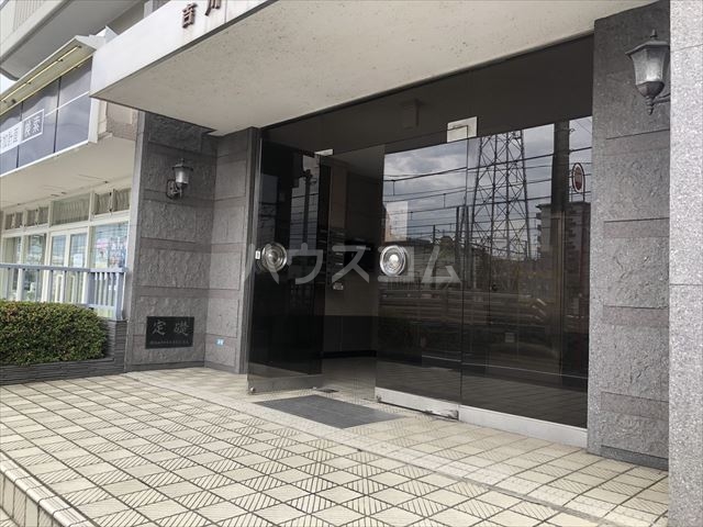 23/30 エントランス