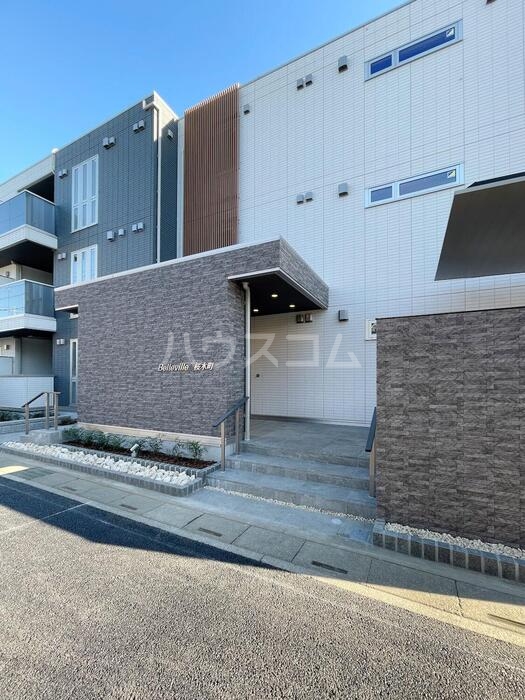 16/21 エントランス