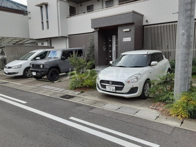 18/19 駐車場