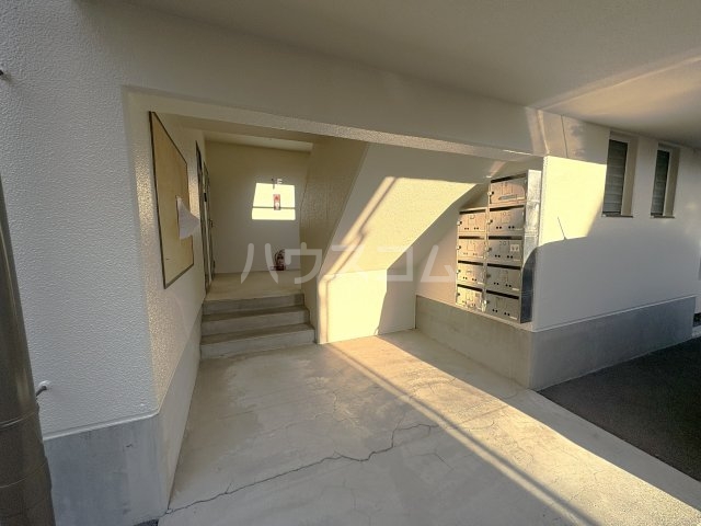 28/30 エントランス