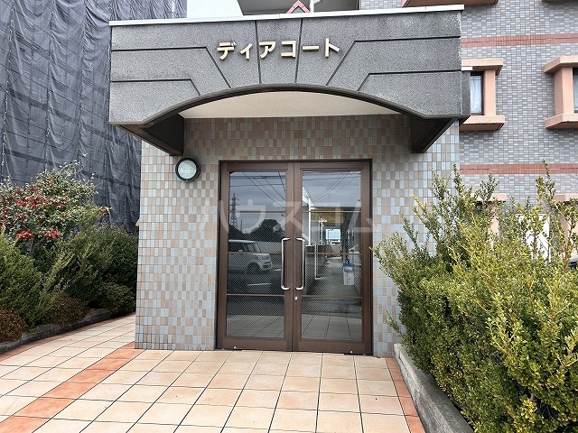 16/25 エントランス