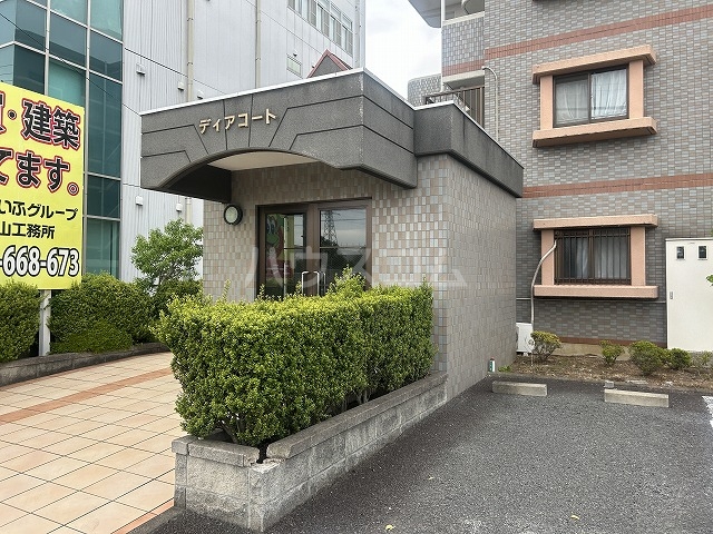 24/30 エントランス