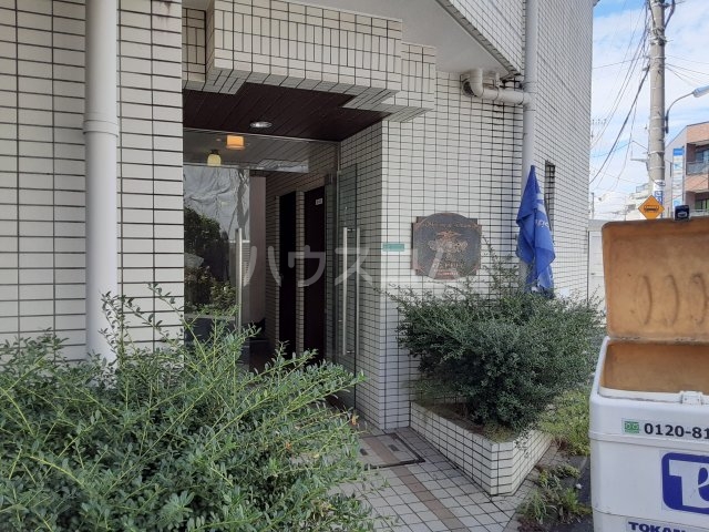 18/28 エントランス