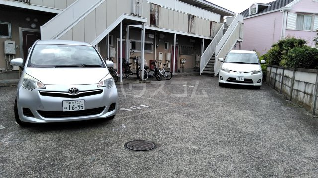 27/30 駐車場