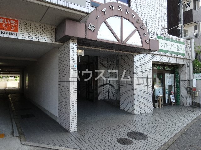 23/30 エントランス