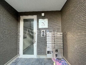 16/19 エントランス