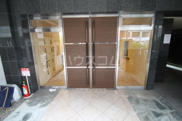 18/20 エントランス