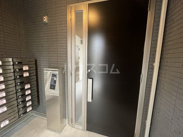 24/30 エントランス