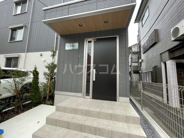 25/30 エントランス