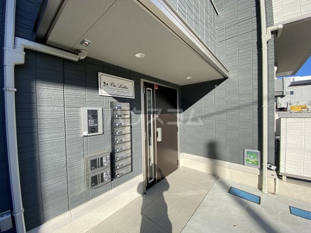 26/30 エントランス