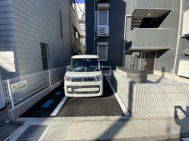 27/30 駐車場