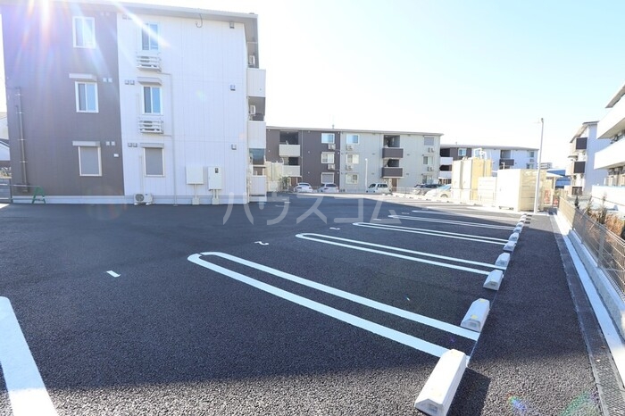21/28 駐車場