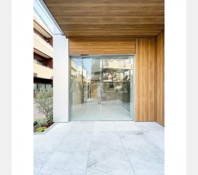 25/30 エントランス