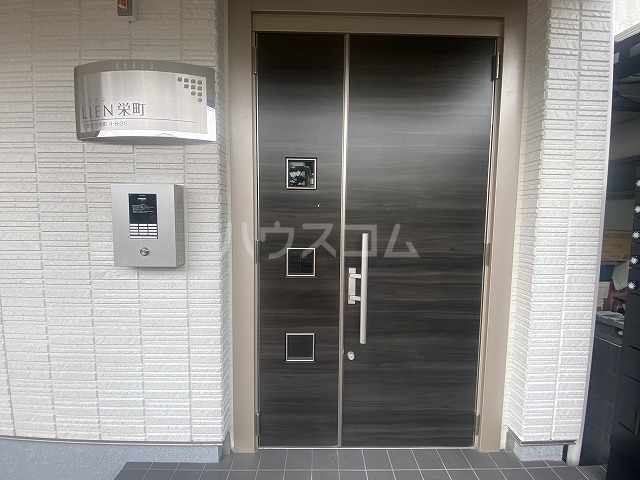 24/30 エントランス