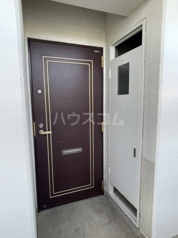 22/27 エントランス