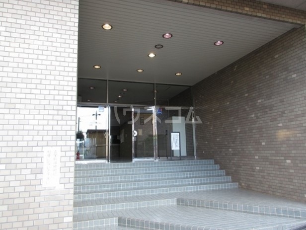 18/23 エントランス