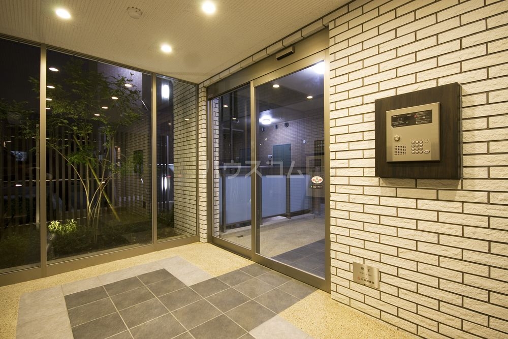 20/30 エントランス