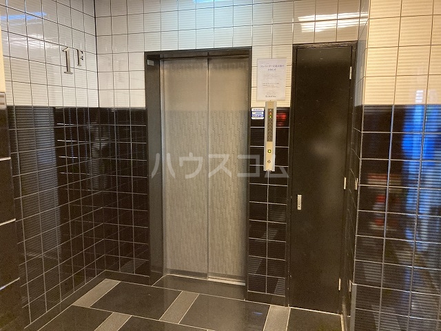 27/30 エントランス
