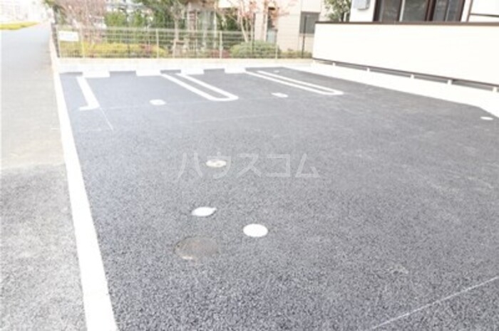 27/30 駐車場