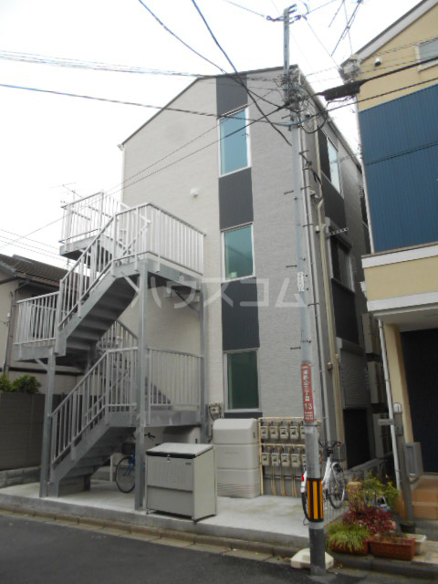 22/23 エントランス