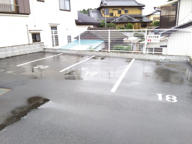 20/30 駐車場