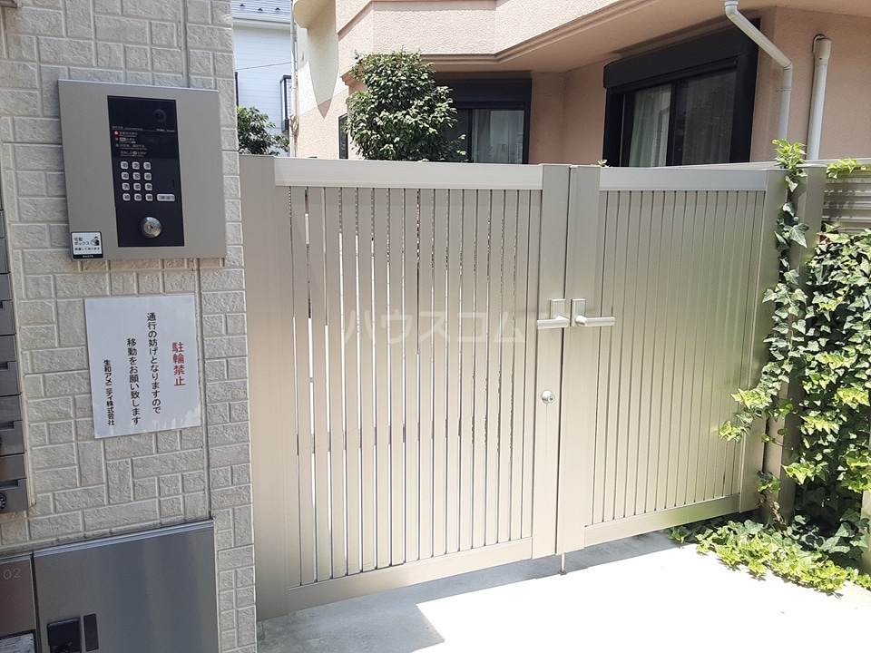 26/29 エントランス