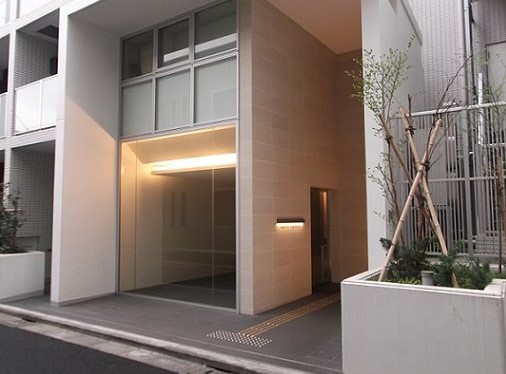 14/18 エントランス