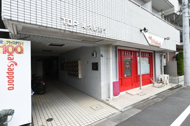 16/23 エントランス