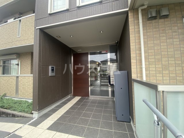 28/30 エントランス