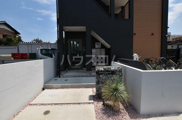 15/23 エントランス